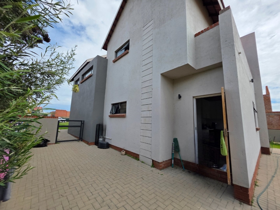 3 Bedroom Property for Sale in Wild Olive Estate Free State